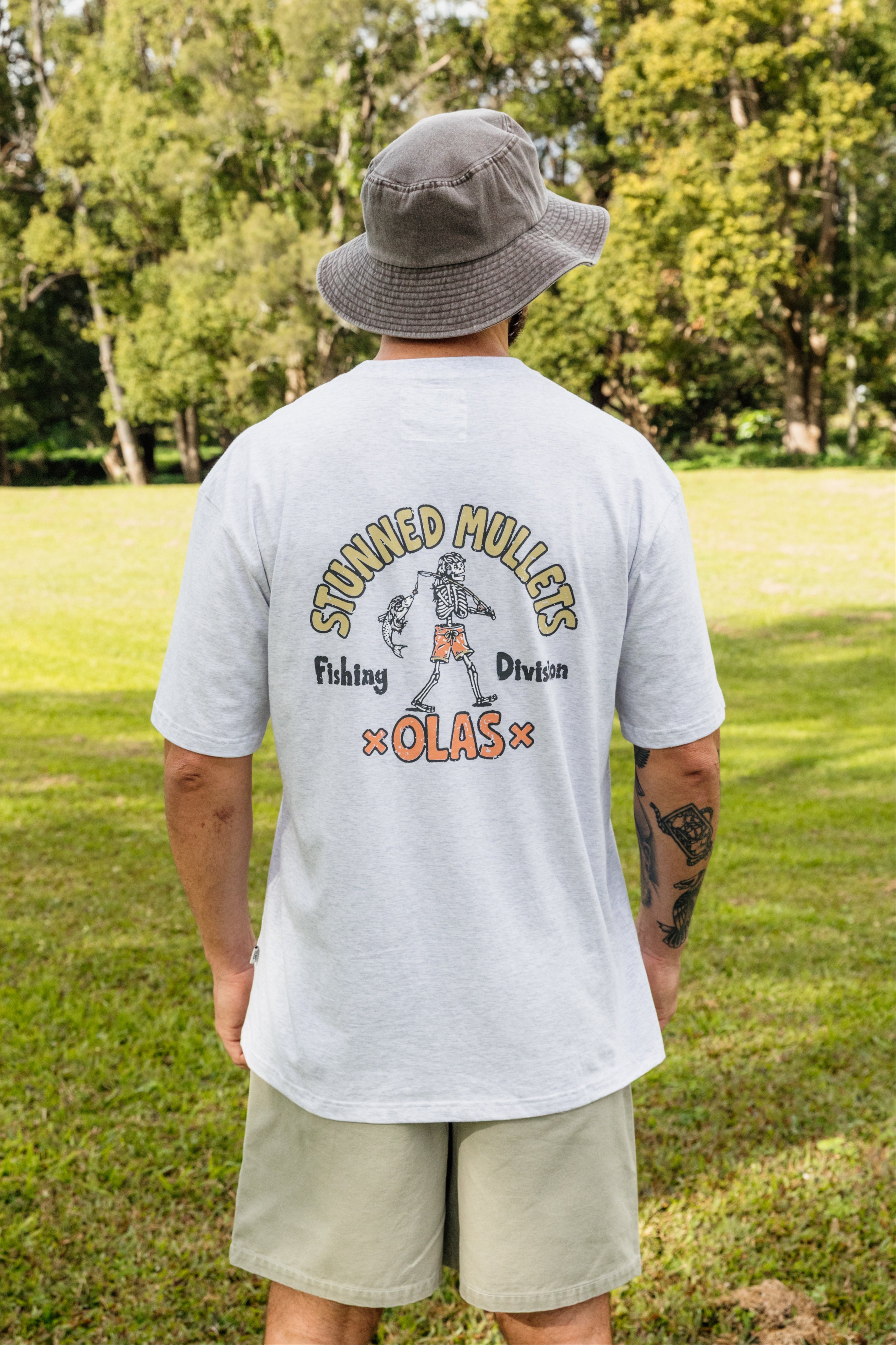 STUNNED MULLETS TEE - OLAS SUPPLY CO.