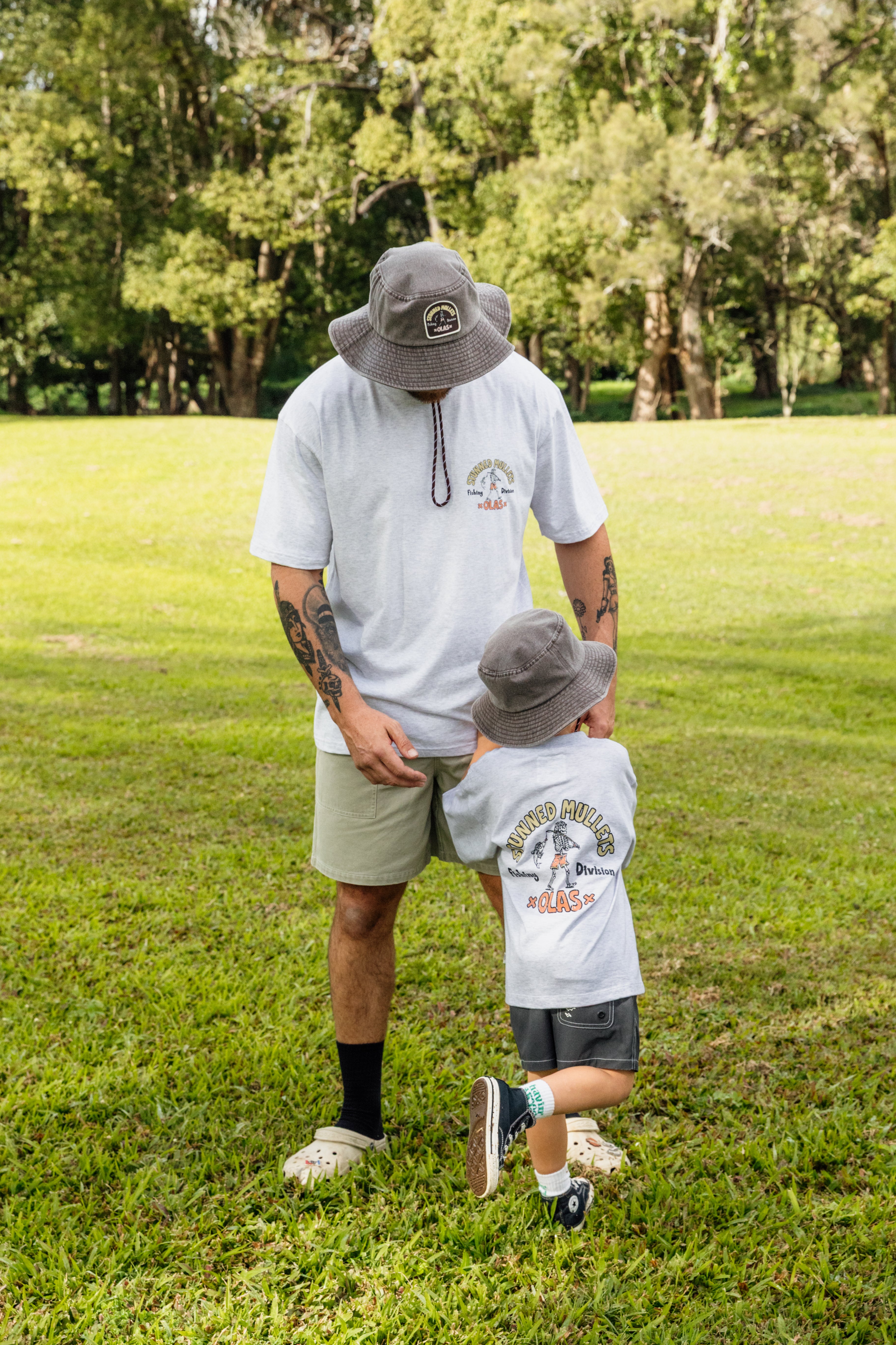 STUNNED MULLETS TEE - OLAS SUPPLY CO.